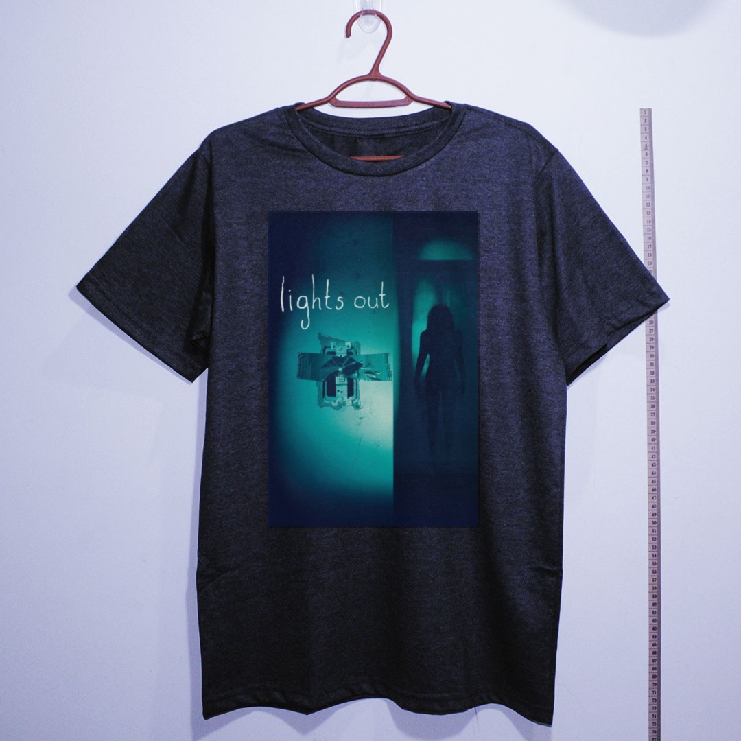 Camiseta_algodao_chumbo_camarada_do_alem_-_Lights_Out_Quando_as_luzes_se_apagam | Lights Out (Quando as luzes se apagam)