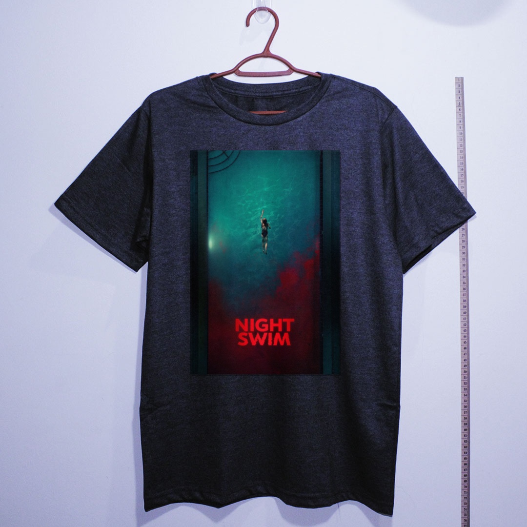 Camiseta_algodao_chumbo_camarada_do_alem_-_Night_Swim_A_piscina | Night Swim (A piscina)