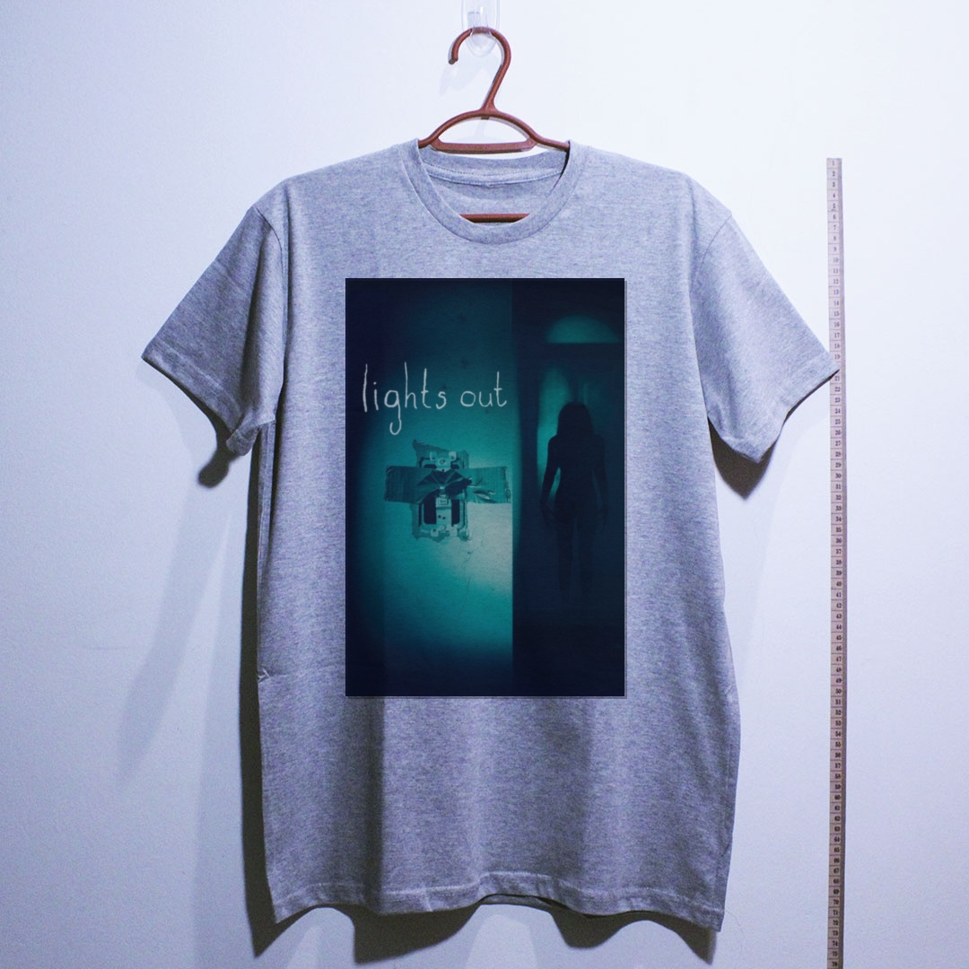 Camiseta_algodao_cinza_claro_camarada_do_alem_-_Lights_Out_Quando_as_luzes_se_apagam | Lights Out (Quando as luzes se apagam)