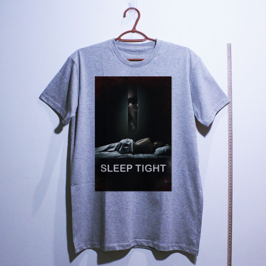 Camiseta_algodao_cinza_claro_camarada_do_alem_-_Sleep_Tight_Enquanto_voce_dorme | Sleep Tight (Enquanto você dorme)