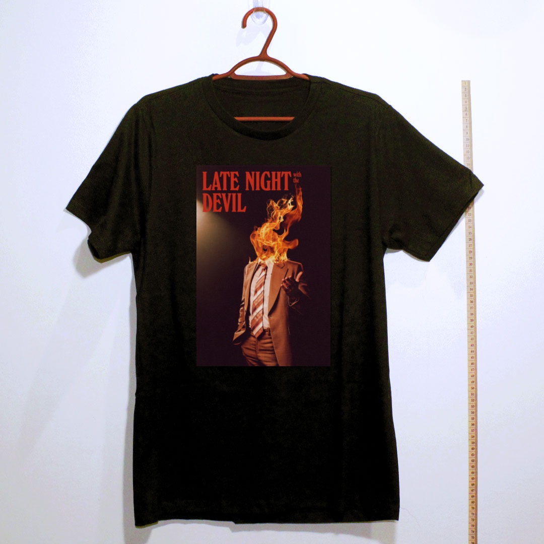 Camiseta_algodao_preto_camarada_do_alem_-_Late_Night_with_the_Devil | Late Night with the Devil
