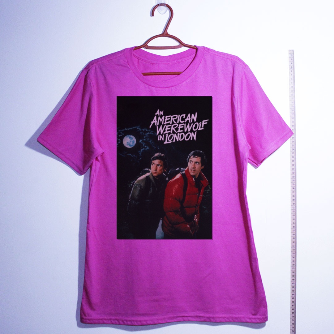 Camiseta_algodao_rosa_camarada_do_alem_-_An_American_Werewolf_in_London_Um_lobisomem_americano_em_Londres | An American Werewolf in London (Um lobisomem americano em Londres)