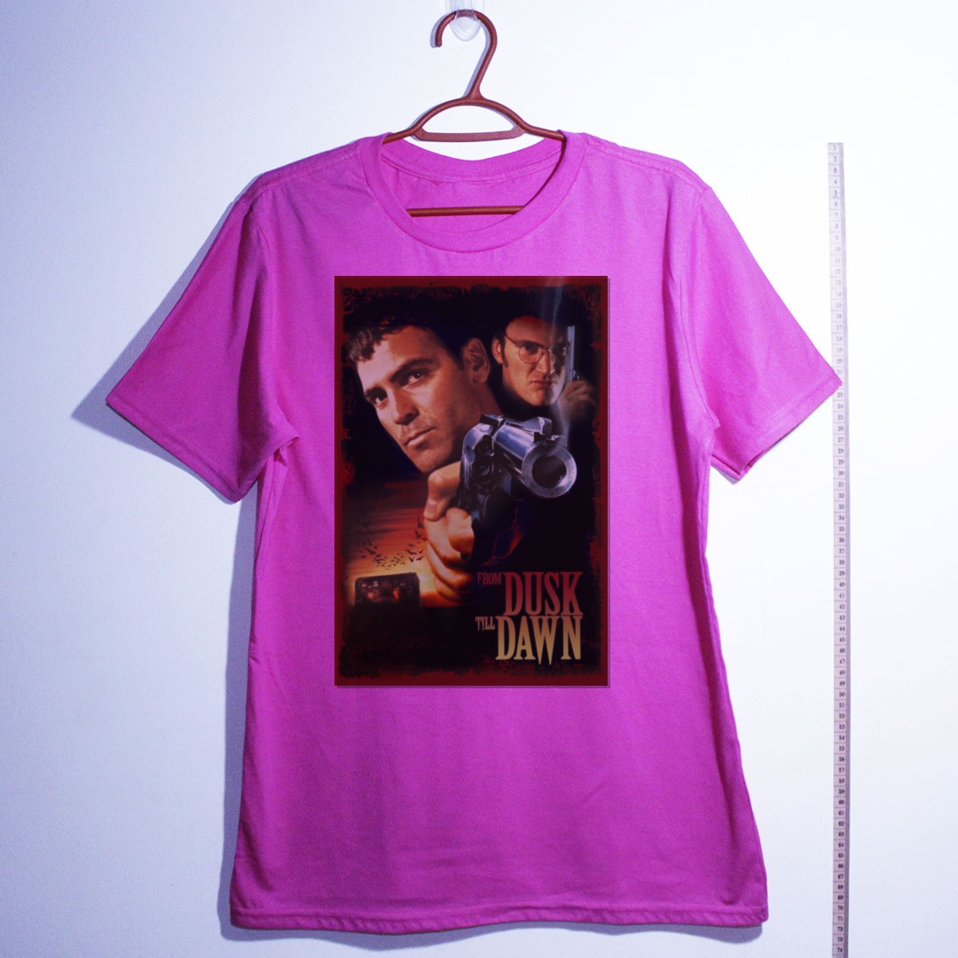 Camiseta_algodao_rosa_camarada_do_alem_-_From_Dusk_Till_Dawn_Um_drink_no_inferno | From Dusk Till Dawn (Um drink no inferno)
