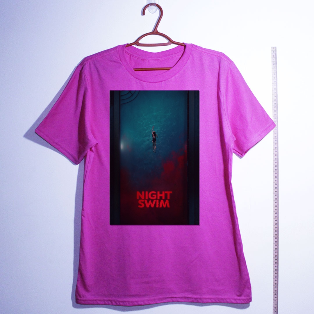 Camiseta_algodao_rosa_camarada_do_alem_-_Night_Swim_A_piscina | Night Swim (A piscina)