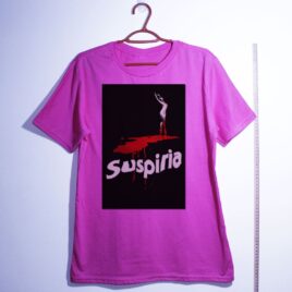 Camiseta_algodao_rosa_camarada_do_alem_-_Suspiria_1977 | Suspiria 1977
