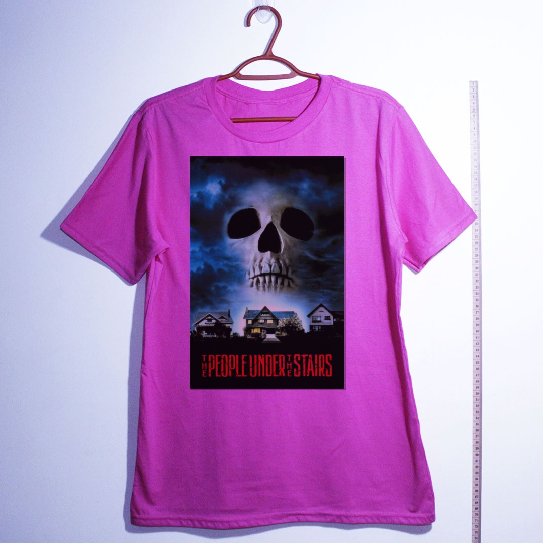 Camiseta_algodao_rosa_camarada_do_alem_-_The_People_Under_the_Stairs_O_povo_debaixo_da_escada | The People Under the Stairs (O povo debaixo da escada)