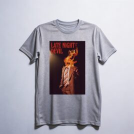 Camiseta_dry_fit_cinza_claro_camarada_do_alem_-_Late_Night_with_the_Devil | Late Night with the Devil