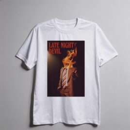 Camiseta_oversized_branco_camarada_do_alem_-_Late_Night_with_the_Devil | Late Night with the Devil