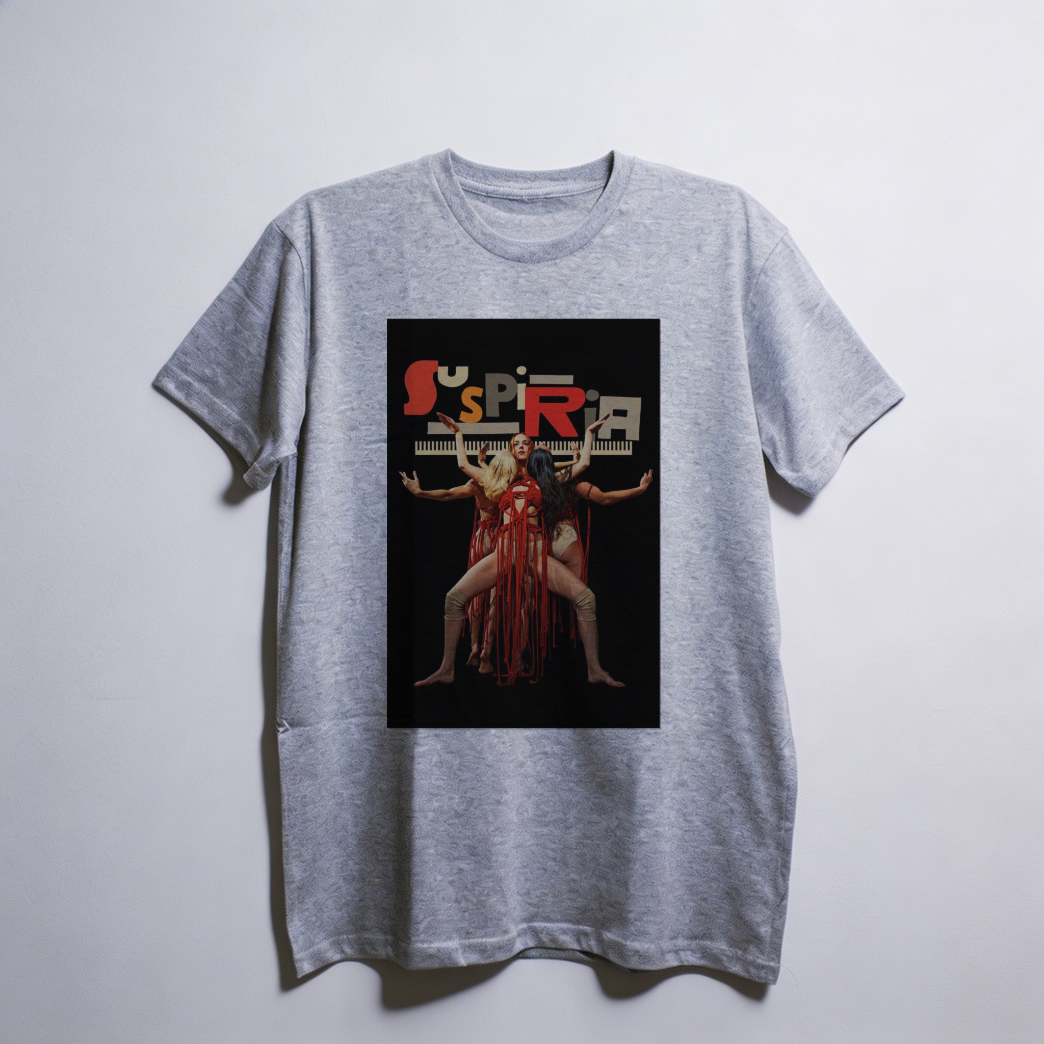 Camiseta_oversized_cinza_claro_camarada_do_alem_-_Suspiria | Suspiria