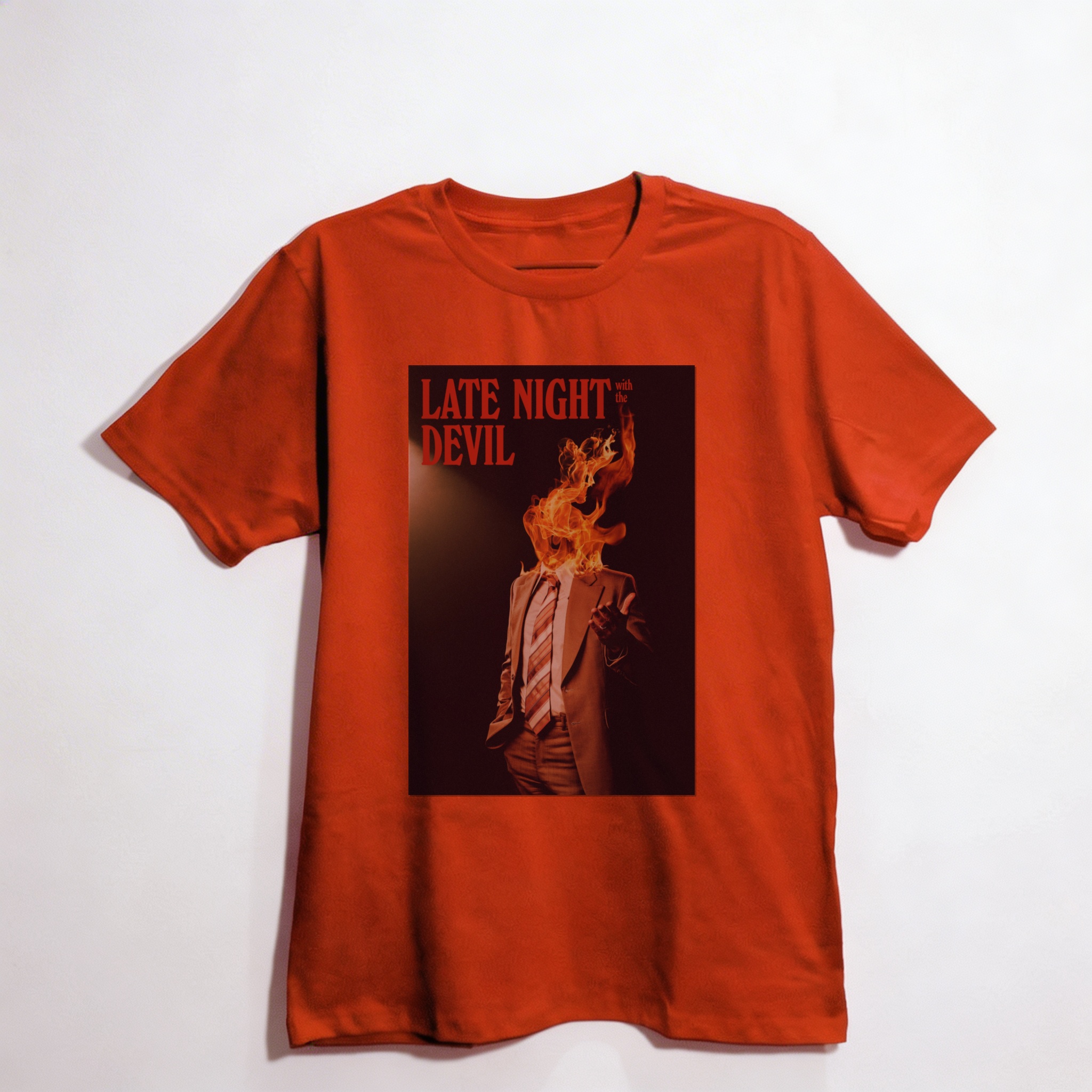 Camiseta_oversized_vermelho_camarada_do_alem_-_Late_Night_with_the_Devil | Late Night with the Devil